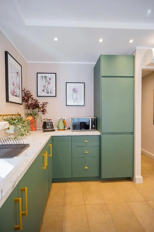 Victoriei Emerald & Pink Gems - Designer Apartments Bucharest
