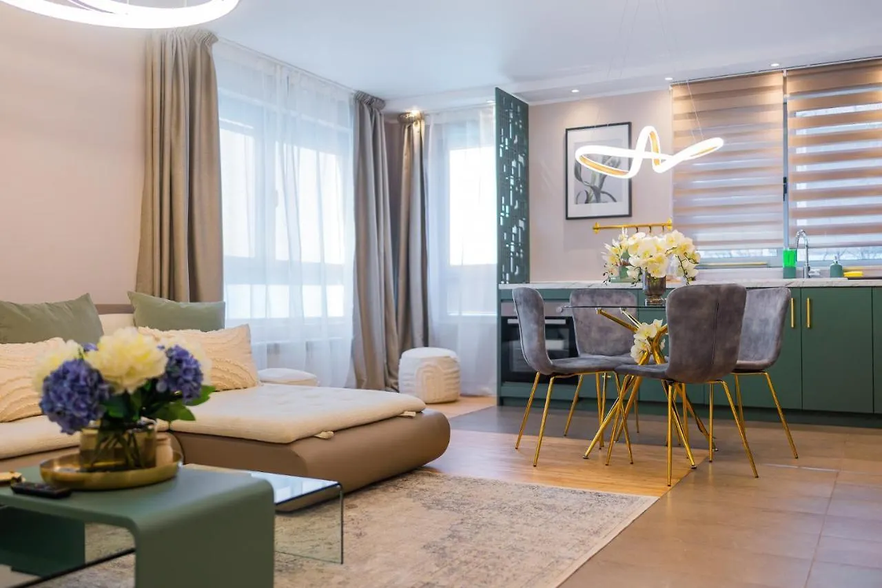 Victoriei Emerald & Pink Gems - Designer Apartments Bucharest Romania