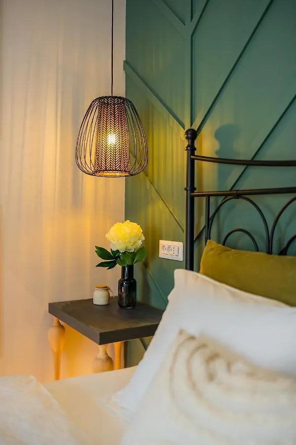 Victoriei Emerald & Pink Gems - Designer Apartments Bukurešť