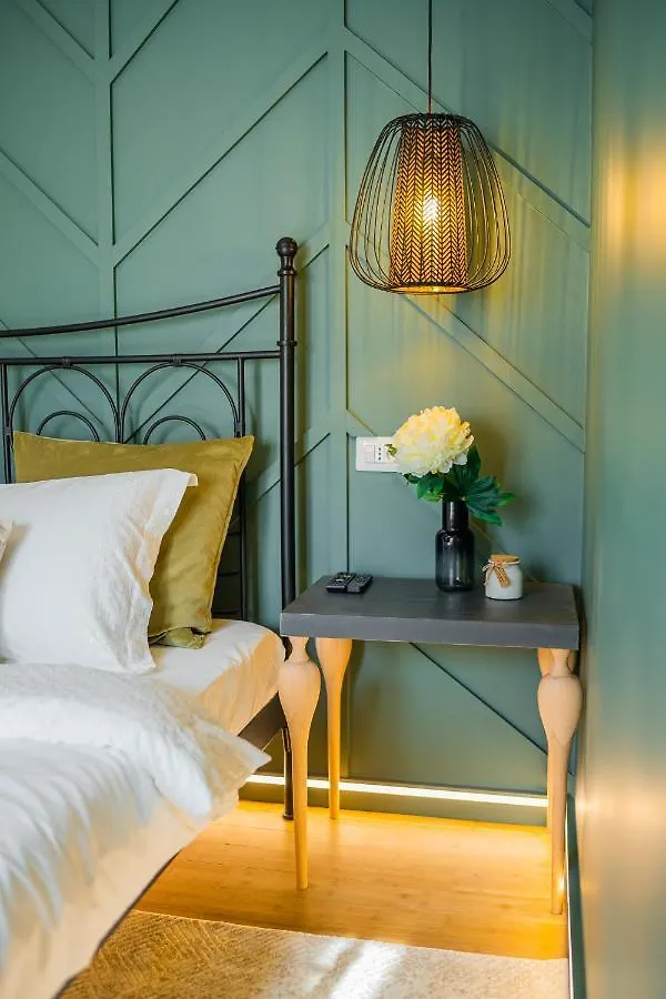Victoriei Emerald & Pink Gems - Designer Apartments Bucharest