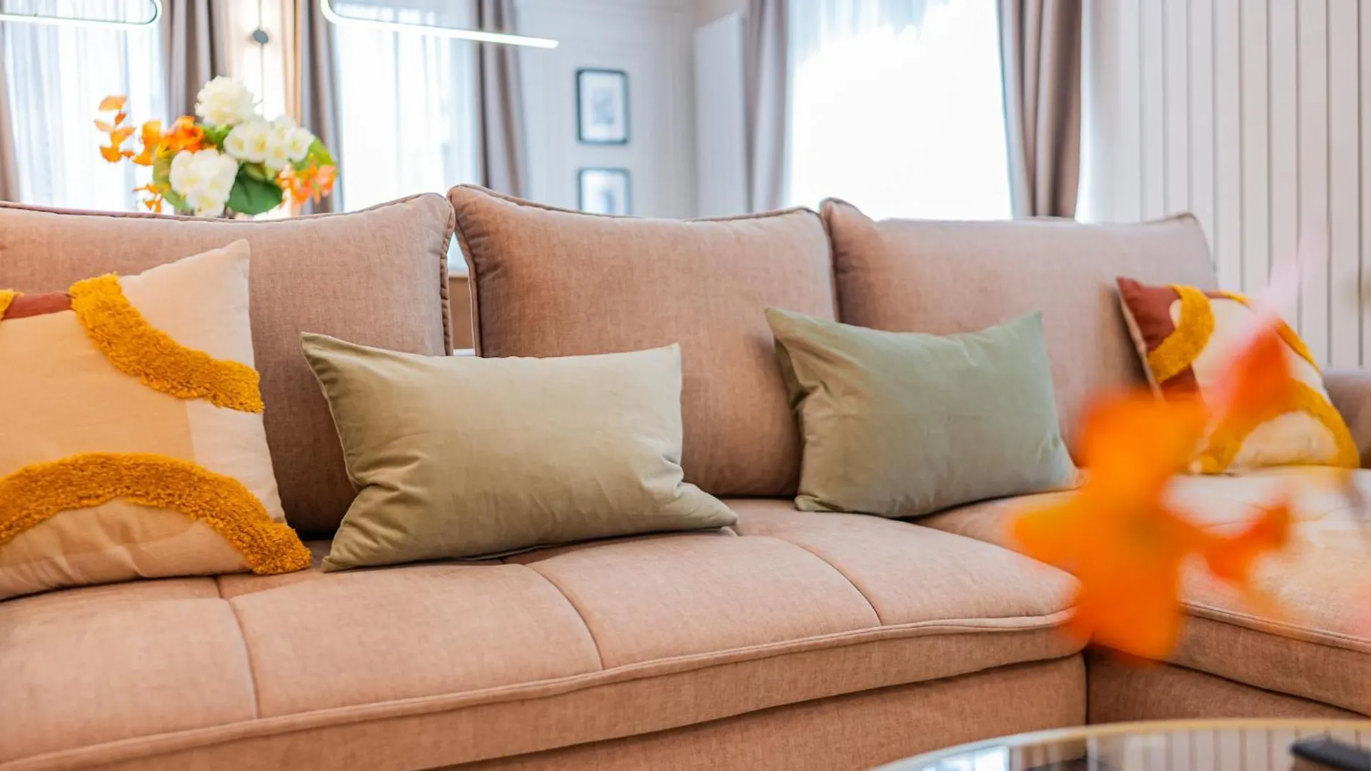 Victoriei Emerald & Pink Gems - Designer Apartments Bukurešť