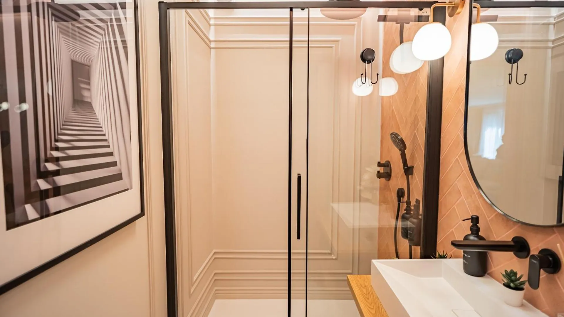Victoriei Emerald & Pink Gems - Designer Apartments Bucharest