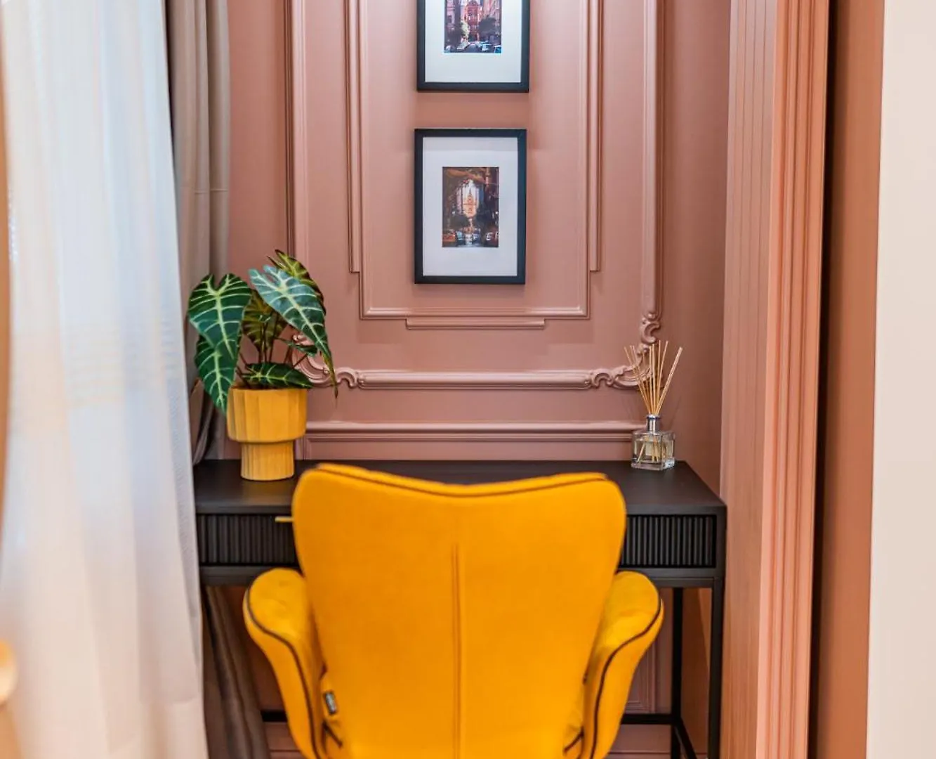 Victoriei Emerald & Pink Gems - Designer Apartments 부쿠레슈티 0*,  루마니아