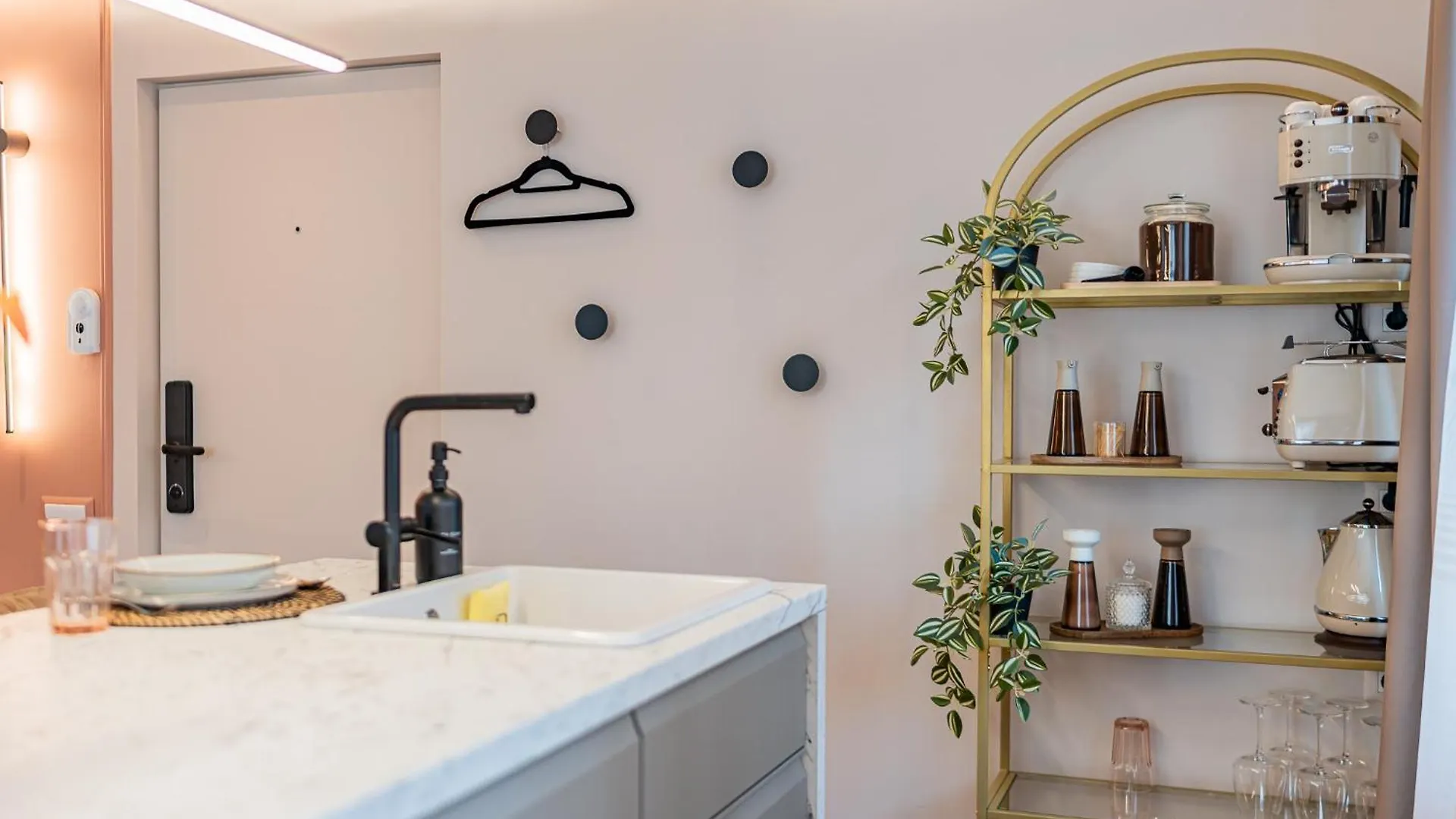 Victoriei Emerald & Pink Gems - Designer Apartments 부쿠레슈티 루마니아