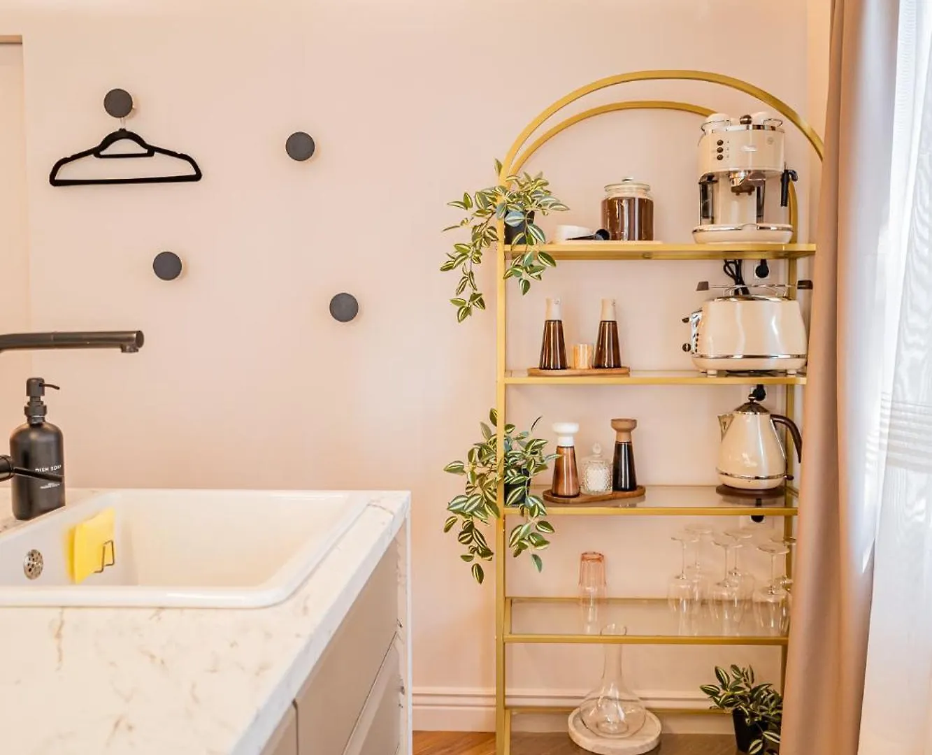 Victoriei Emerald & Pink Gems - Designer Apartments 부쿠레슈티 루마니아