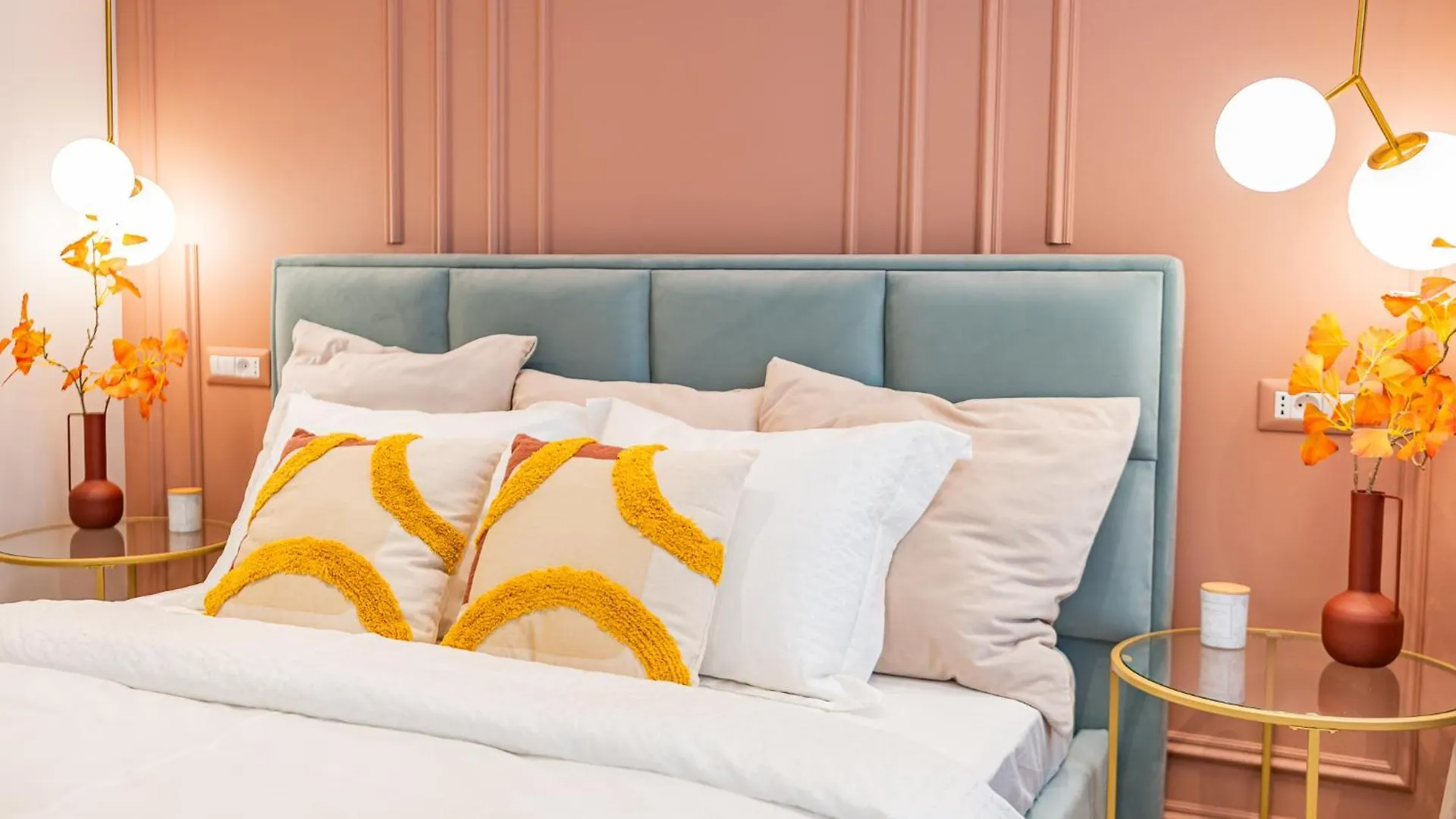 Victoriei Emerald & Pink Gems - Designer Apartments 부쿠레슈티 0*,  루마니아